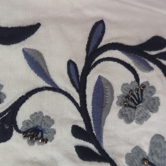 NEW Midnight Sky Linen Blend Embellished Floral Smocked Crop Top L White Blue - Picture 12 of 16